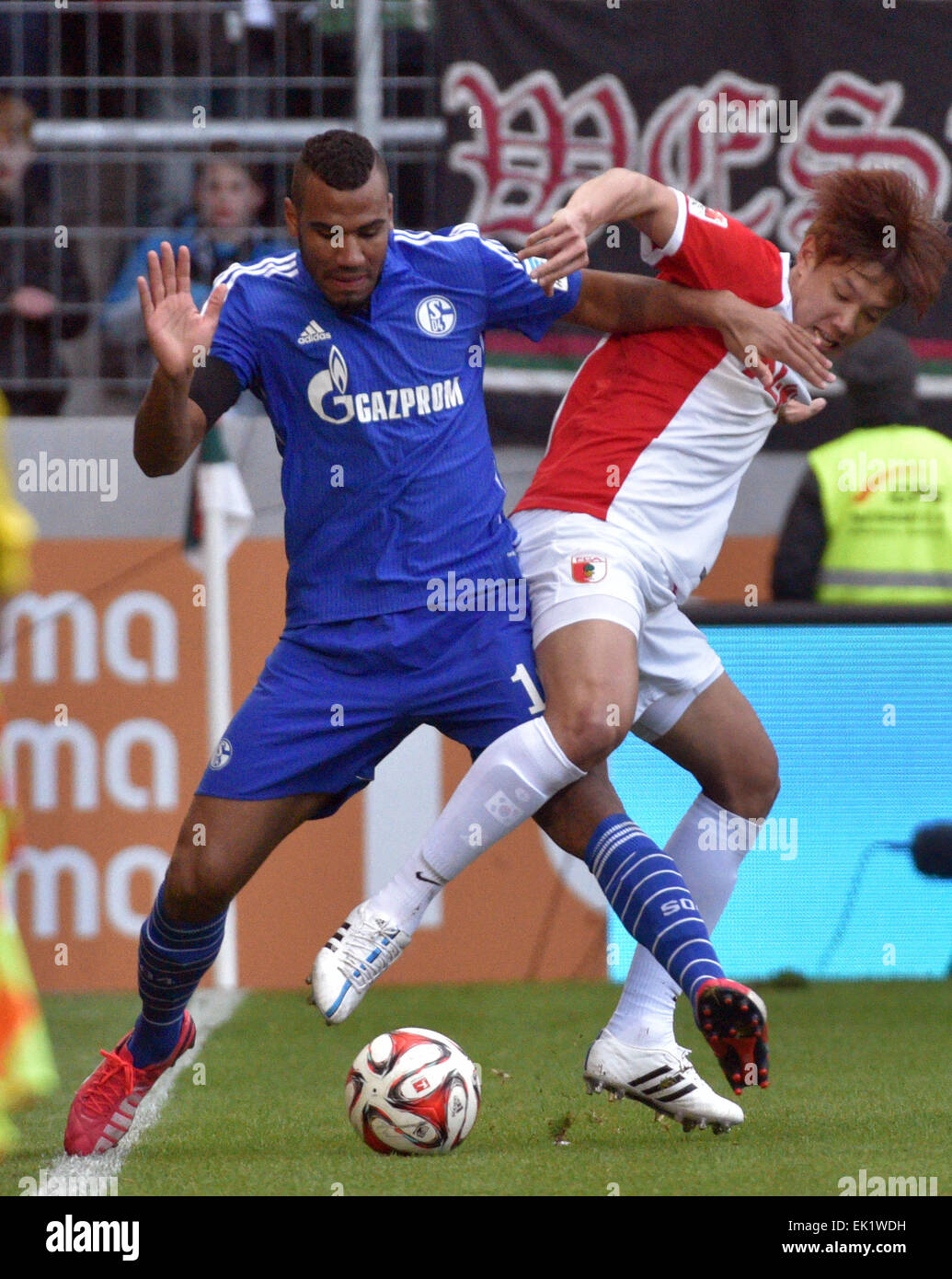 Augsburg, Germany. 5th Apr, 2015. Augsburg's Jeong-Ho Hong (R) and Schalke's Eric Maxim Choupo-Moting compete for the ball during the German Bundesliga soccer match between FC Augsburg and FC Schalke 04 at the SGL-Arena in Augsburg, Germany, 5 April 2015. PHOTO: STEFAN PUCHNER/dpa (EMBARGO CONDITIONS - ATTENTION: Due to the accreditation guidelines, the DFL only permits the publication and utilisation of up to 15 pictures per match on the internet and in online media during the match.) © dpa/Alamy Live News Stock Photo