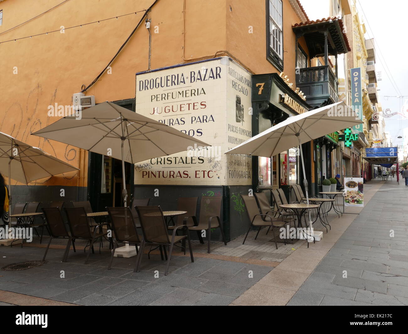Sidewalk coffee cafe restaurant umbrella hi-res stock photography and  images - Alamy
