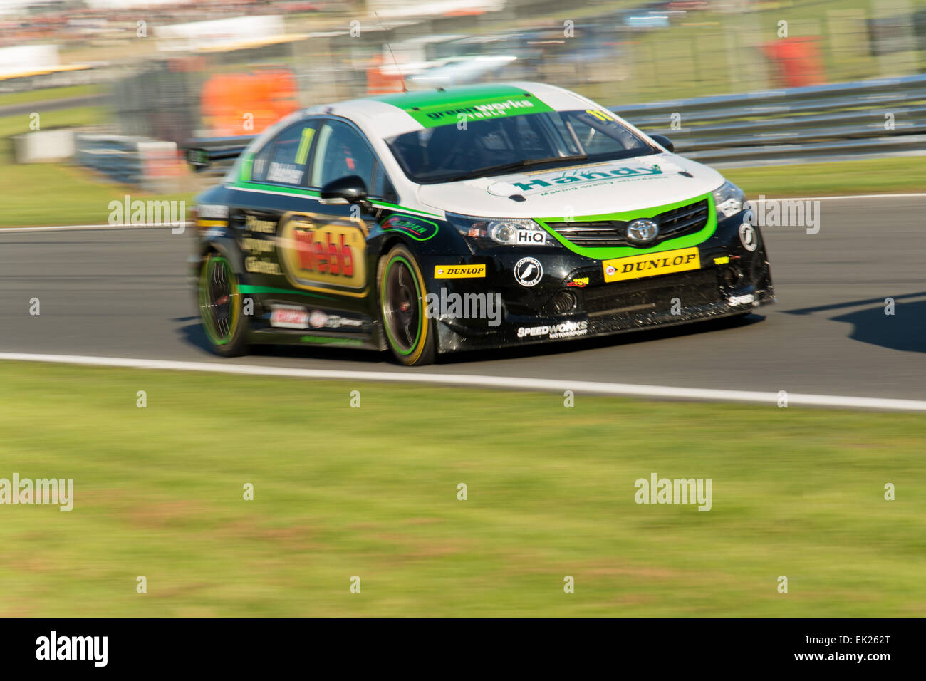 Brands Hatch, Fawkham, Longfield, UK. 5th April, 2015. Simon Belcher and Handy Motorsport Toyota Avensis drives during the Dunlop MSA British Touring Car Championship at Brands Hatch. Credit:  Gergo Toth/Alamy Live News Stock Photo