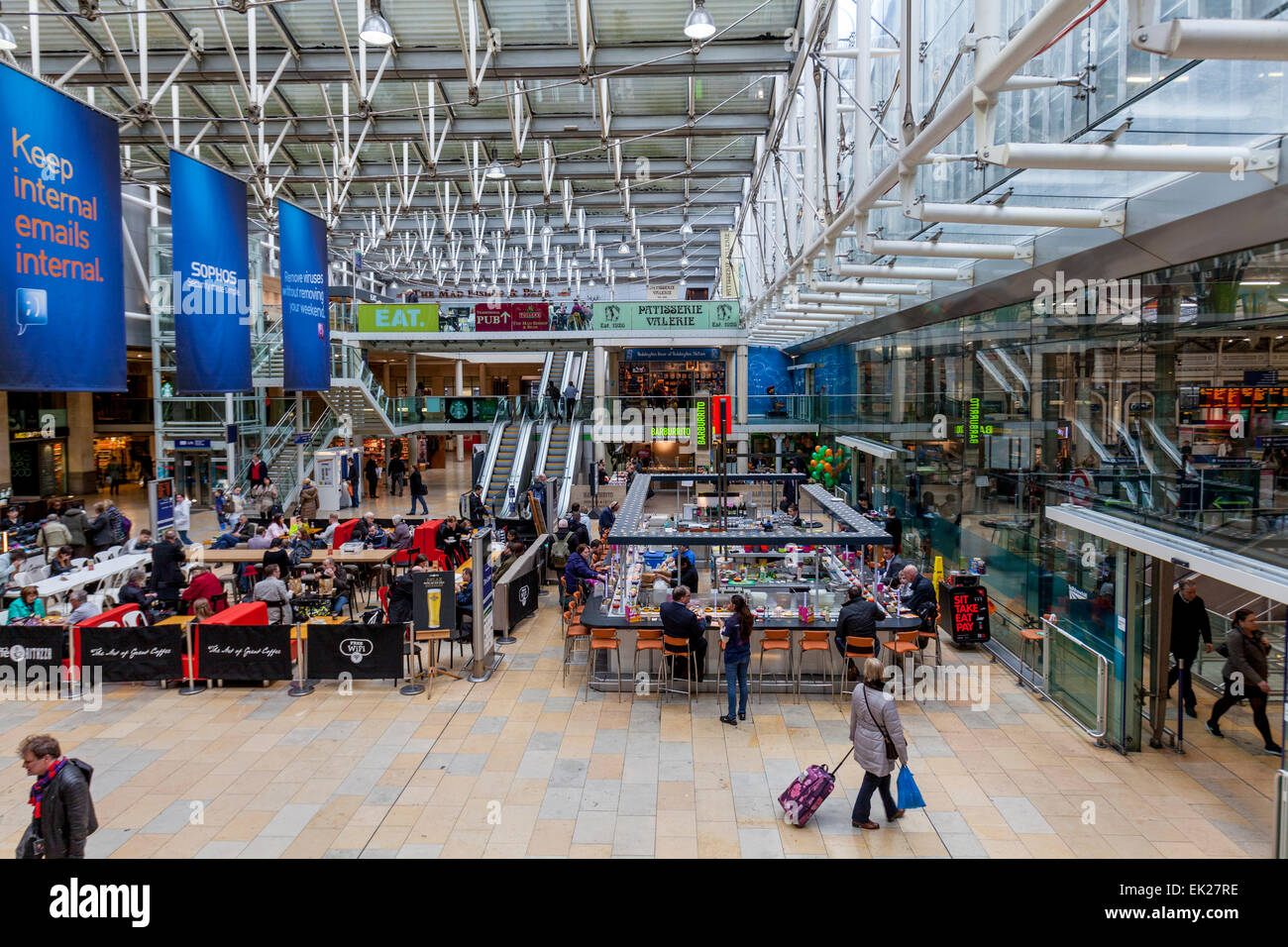 Cafes and Restaurants, Paddington Station, London, England Stock Photo