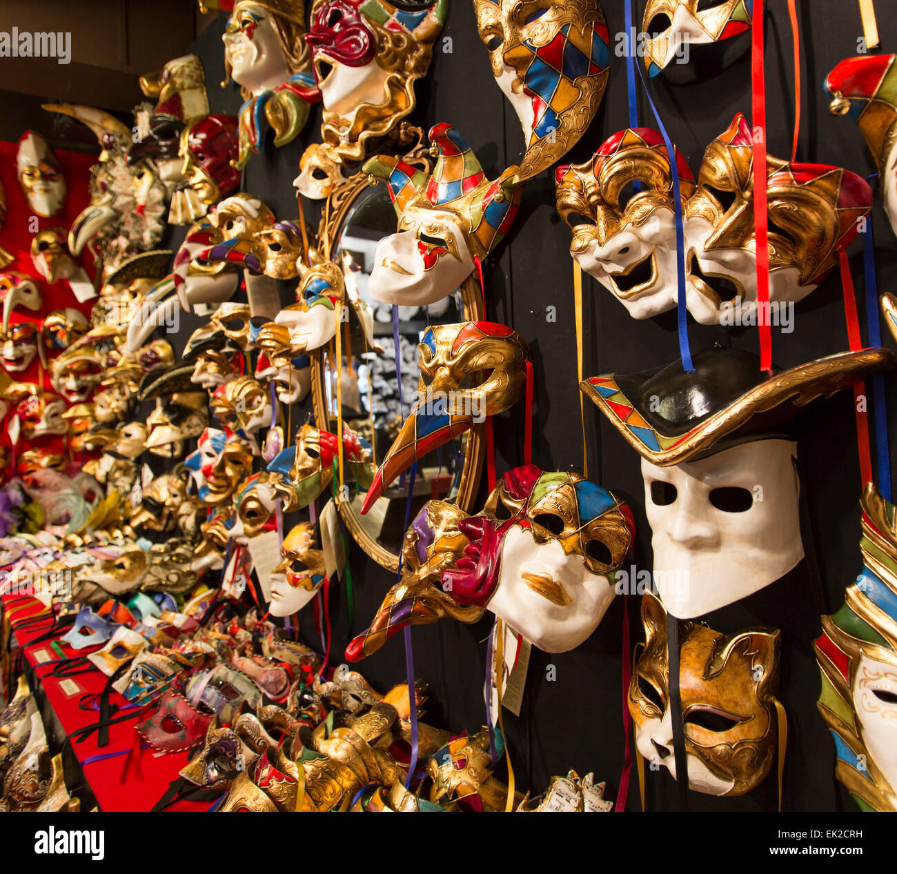Venice mask shop hi-res stock photography and images -