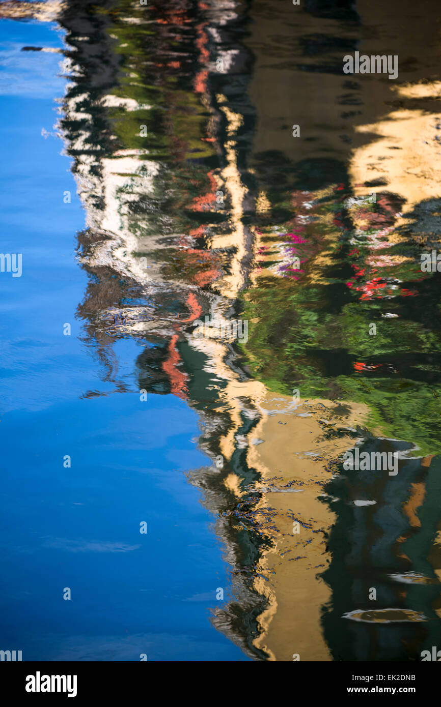 Reflections in canal hi-res stock photography and images - Alamy