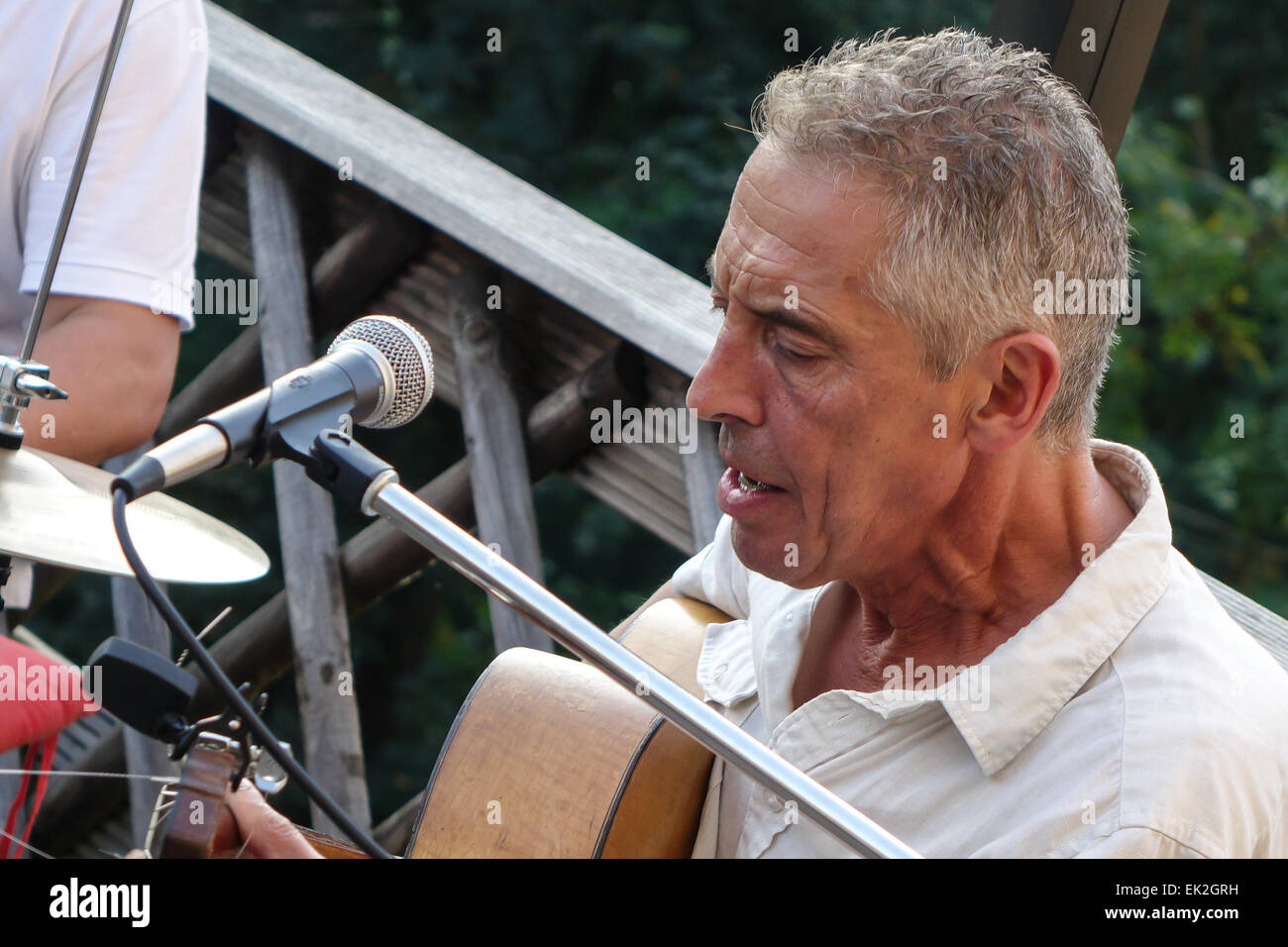Georges Paltrié, performing live jazz at Le Moulin Fort Camping, near Francueil in the Loire Stock Photo
