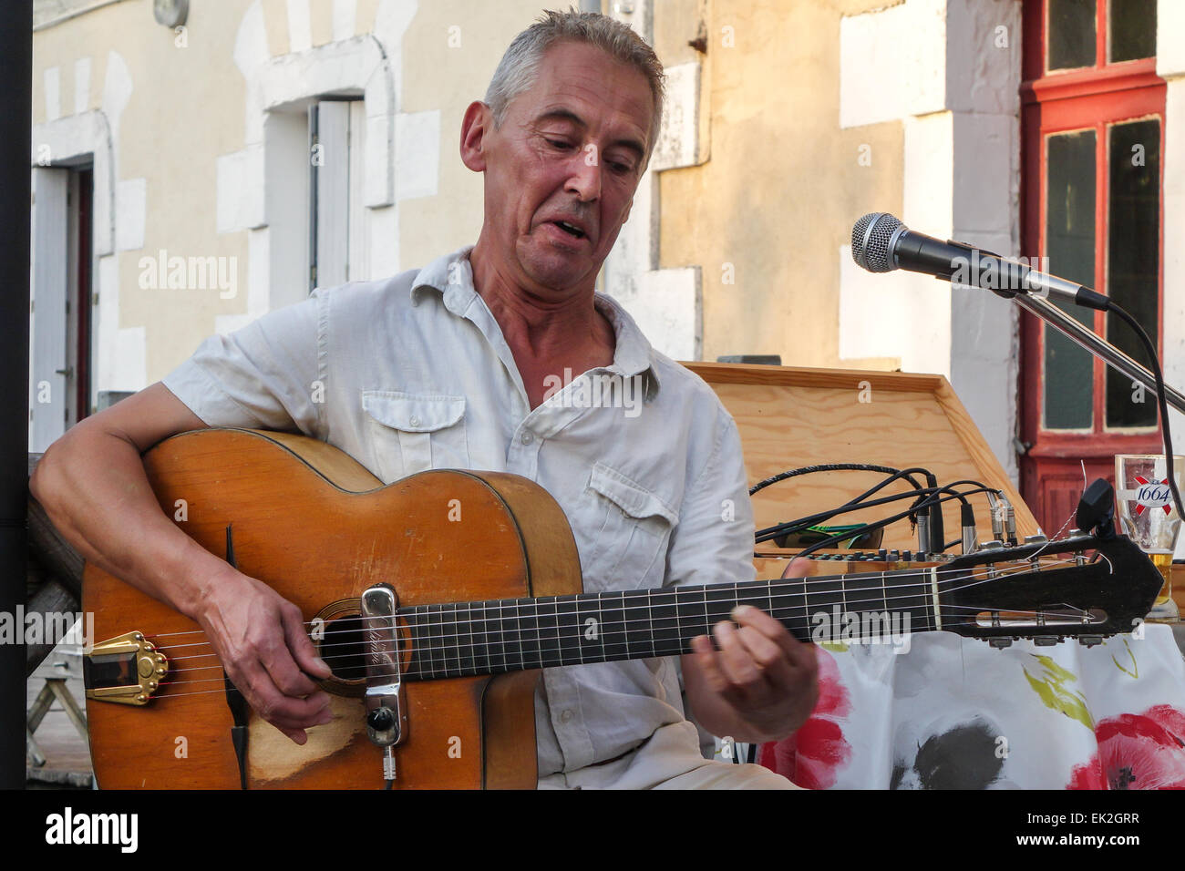 Georges Paltrié, performing live jazz at Le Moulin Fort Camping, near Francueil in the Loire Stock Photo