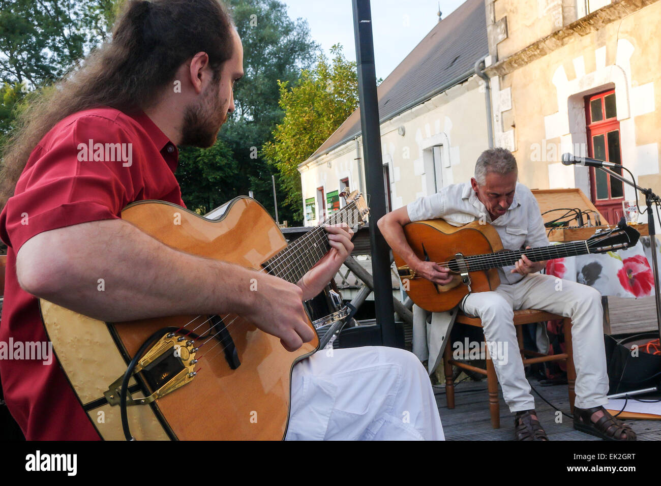 Jean Carillo and Georges Paltrié,  performing live jazz at Le Moulin Fort Camping, near Francueil in the Loire Stock Photo