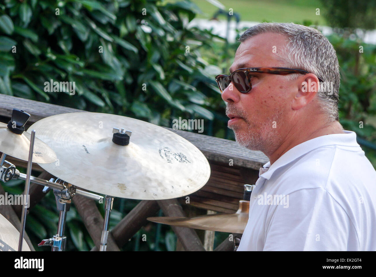 Jack Robineau performing live jazz at Le Moulin Fort Camping, near Francueil in the Loire Stock Photo