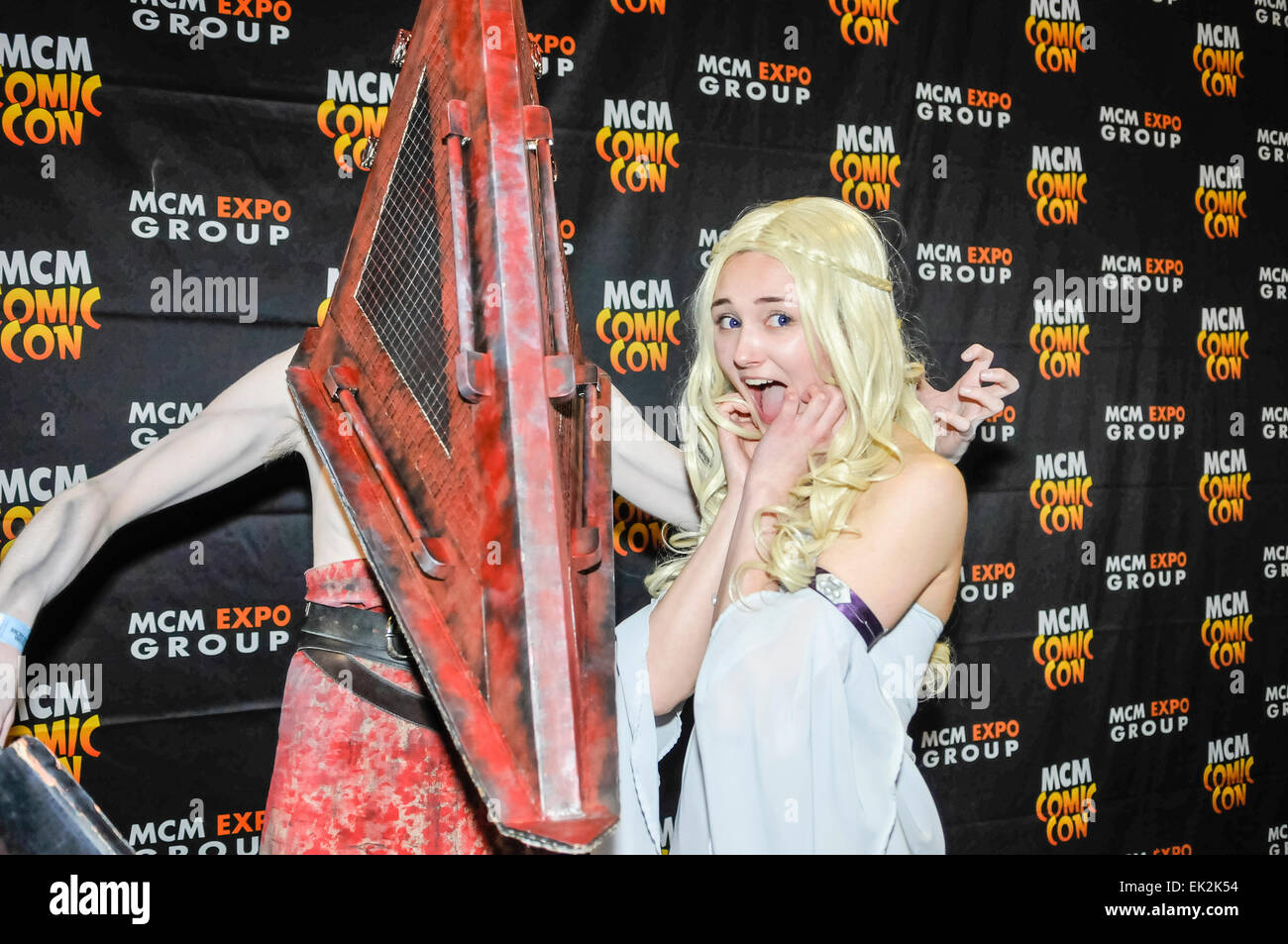 Pyramid Head (Silent Hill) scares Daenerys Targaryen (Game of Thrones) at Comicon Belfast Stock Photo