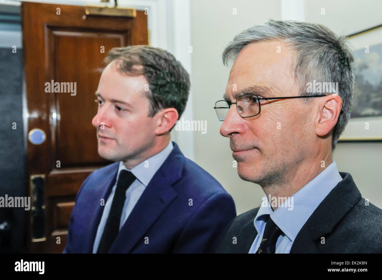 Belfast, Northern Ireland. 23 Dec 2014 - Sean Sherlock, Irish Minister of State with special responsibility for ODA, Trade Promotion & North South Cooperation (Department of Foreign Affairs and Trade), with Andrew Murrison, UK Minister of State for Northern Ireland during negotiations for the Stormont House Agreement Stock Photo