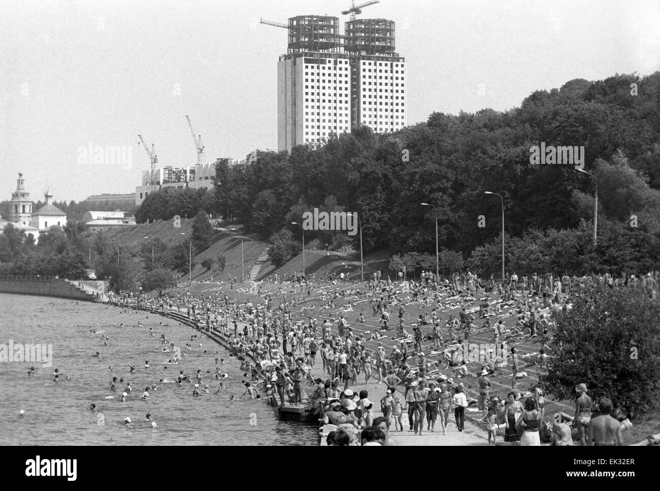 воробьевы горы пляж 1975. открытый бассейн москва ссср. лето 1972 года в москве. шашлык ссср. серебряный бор ссср.