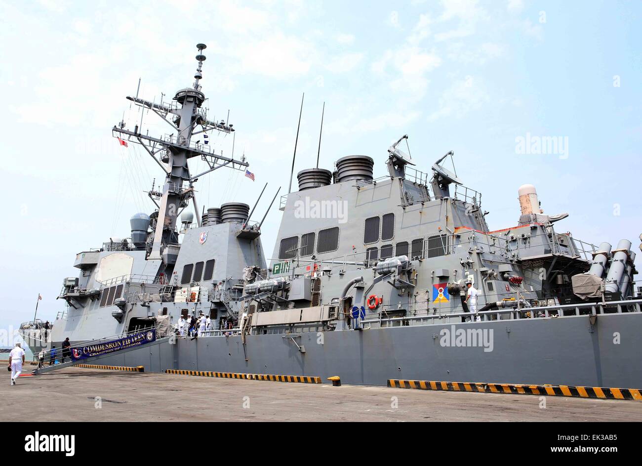 (150406) -- DA NANG, April 6, 2015 (Xinhua) -- Photo taken on April 6, 2015 shows U.S. destroyer USS Fitzgerald docking at Tien Sa port in Da Nang, Vietnam. U.S. destroyer USS Fitzgerald and coastal combat ship USS Fort Worth docked at central Vietnam's Da Nang city's Tien Sa port on Monday to start a five-day goodwill visit to the city. (Xinhua/VNA) (lrz) Stock Photo