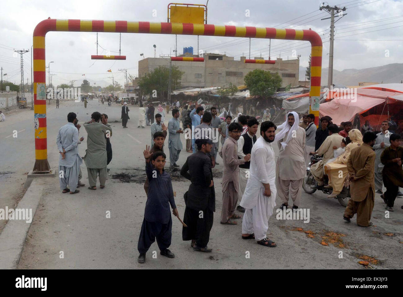 Residents of Quetta block road as they are protesting against shortage ...