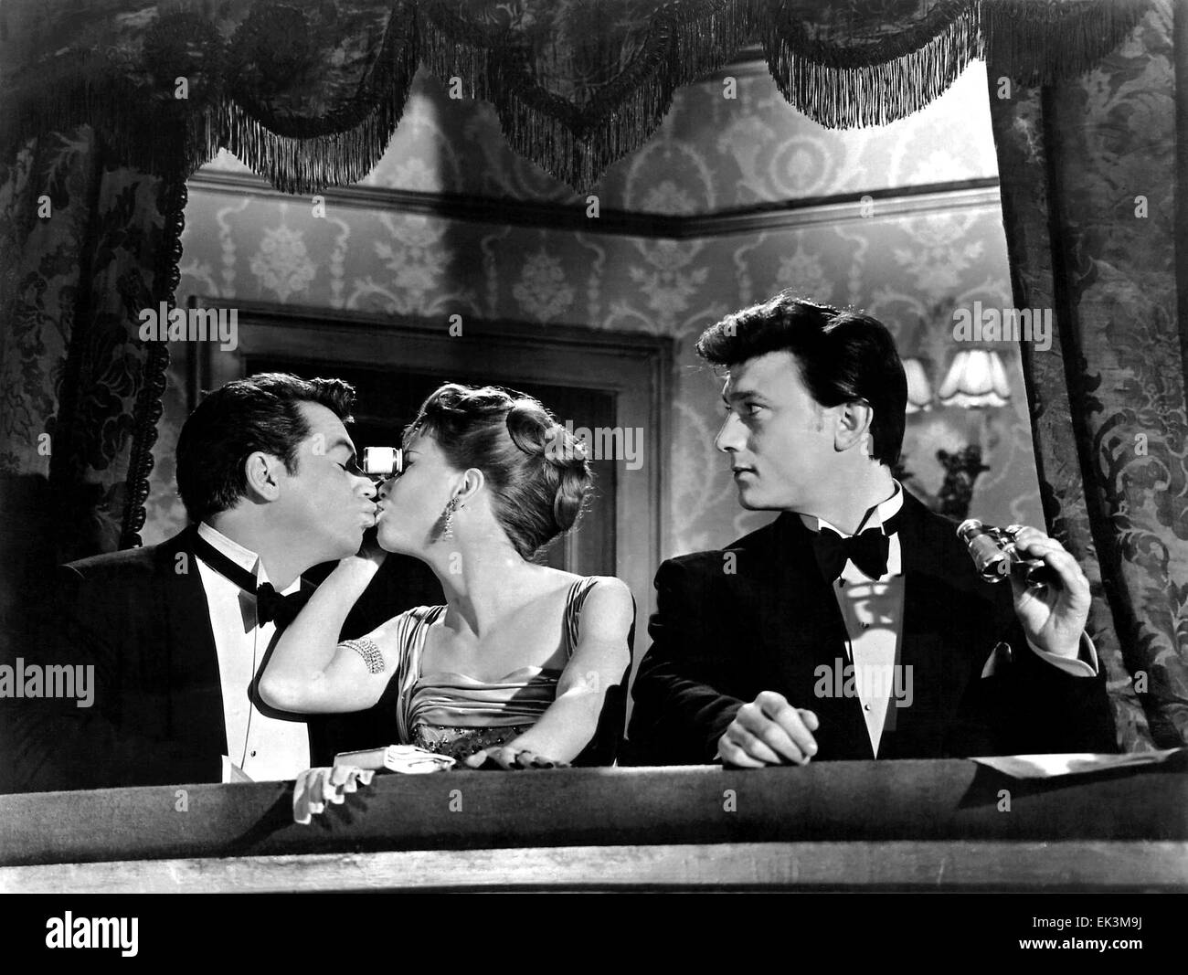 Ron Randell, Julie Harris, Laurence Harvey, on-set of the British Film 'I am a Camera', 1955 Stock Photo