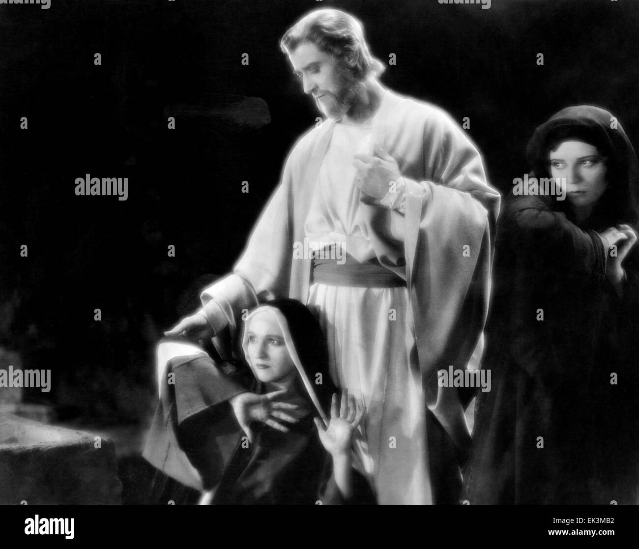 Julia Faye, H. B. Warner, Josephine Norman, on-set of the Silent Film 'The King of Kings', 1927 Stock Photo