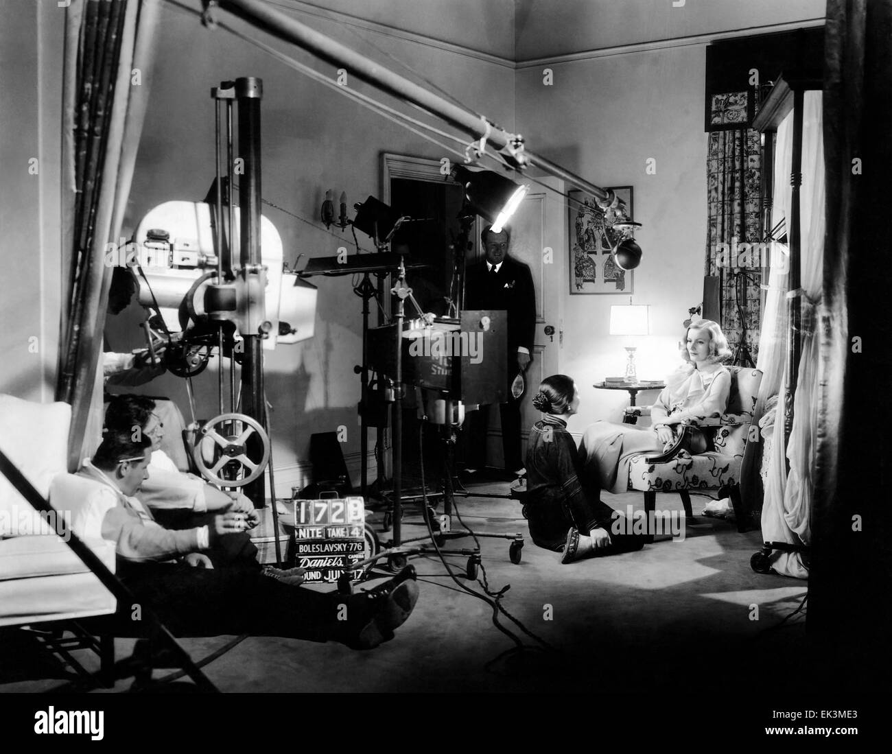 Director Richard Boleslawski Cinematographer William Daniels Soo Yong Greta Garbo on-set of the Film 'The Painted Veil' 1934 Stock Photo
