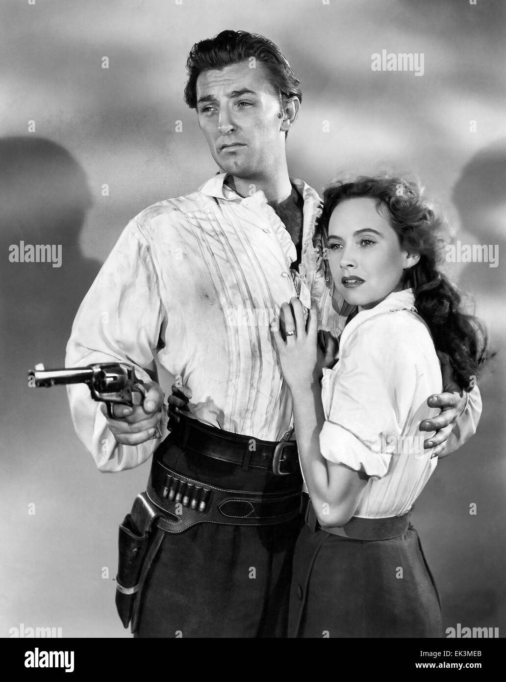 Robert Mitchum, Teresa Wright, on-st of the Film 'Pursued', 1947 Stock Photo