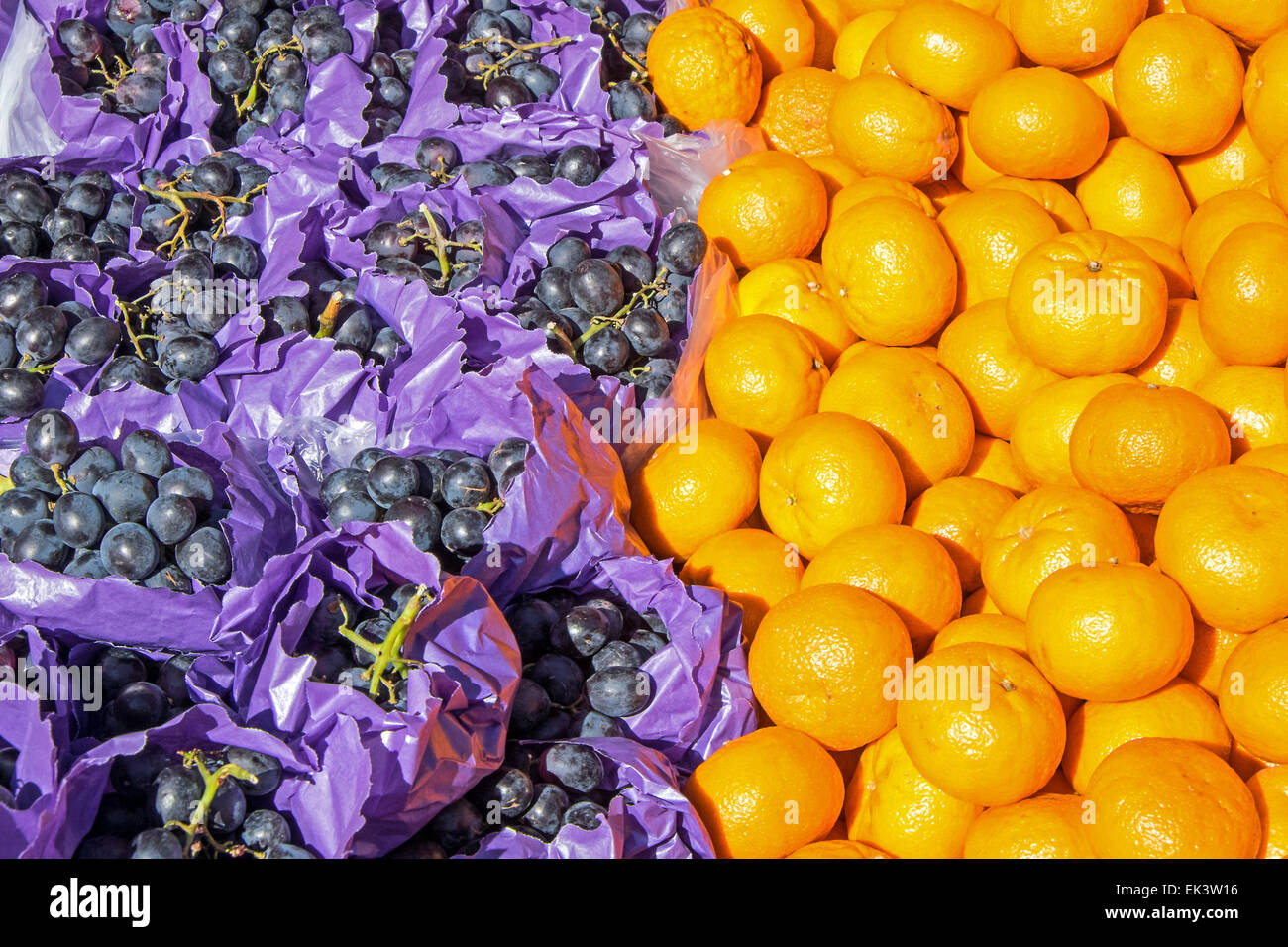 Clementines and grapes for sale at a market Stock Photo Alamy