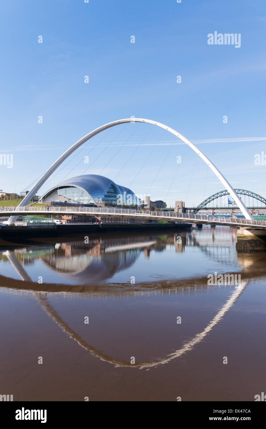 Millennium Bridge and Sage concert hall, Gateshead, north east England, UK Stock Photo