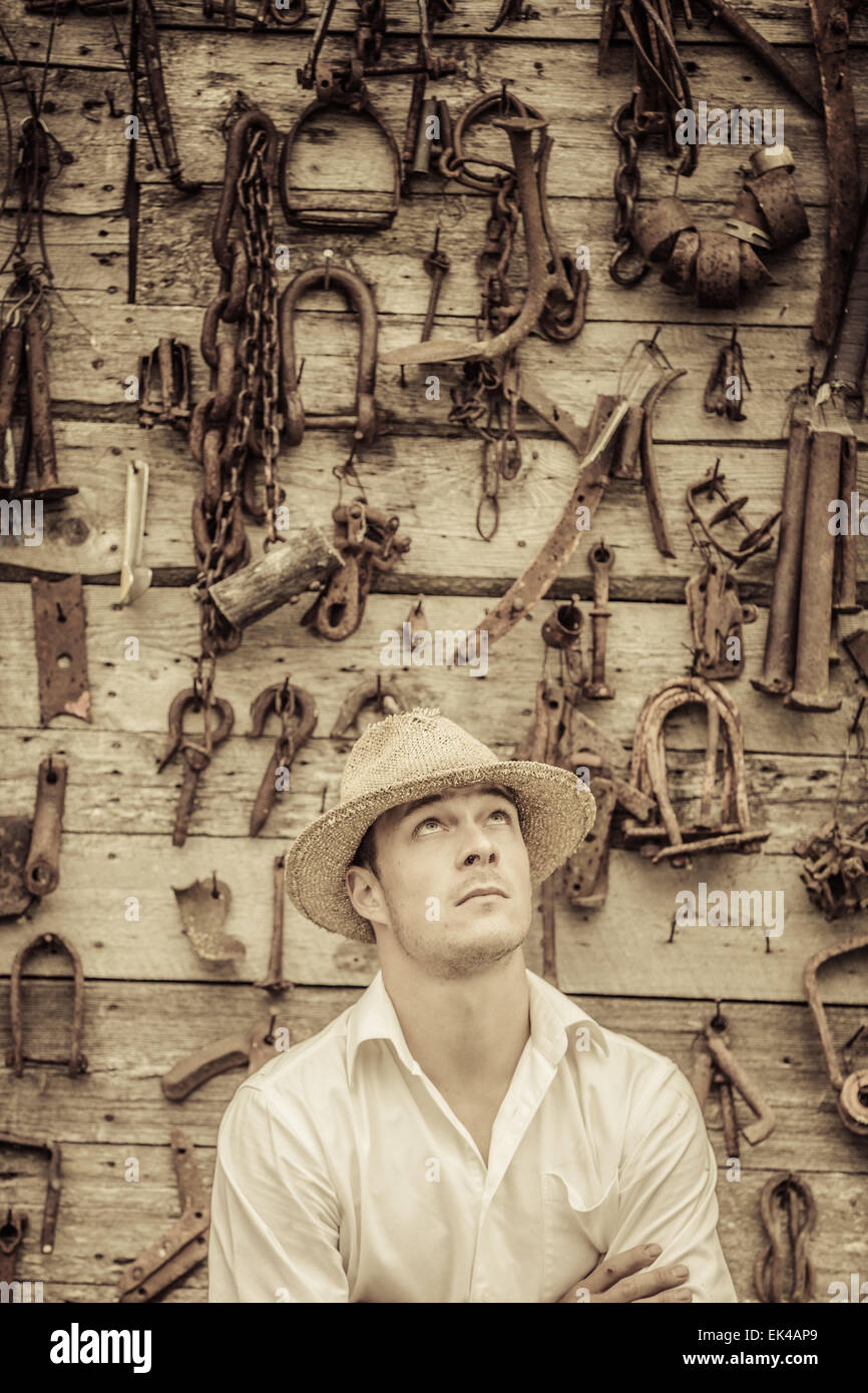 Old farmer straw hat portrait hi-res stock photography and images - Alamy