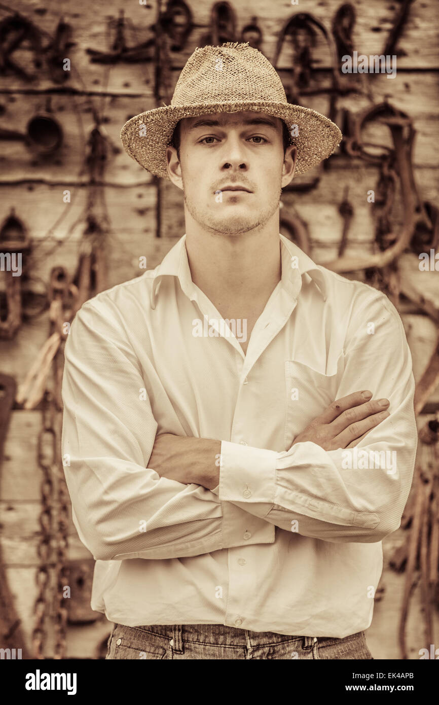 Old farmer straw hat portrait hi-res stock photography and images - Alamy