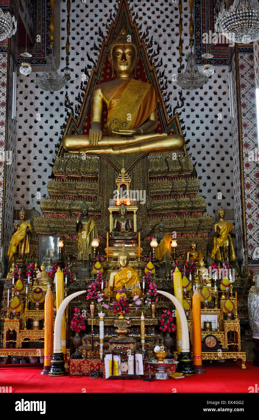 Thailand, Bangkok, golden Buddha statue in a Buddhist Temple Stock ...