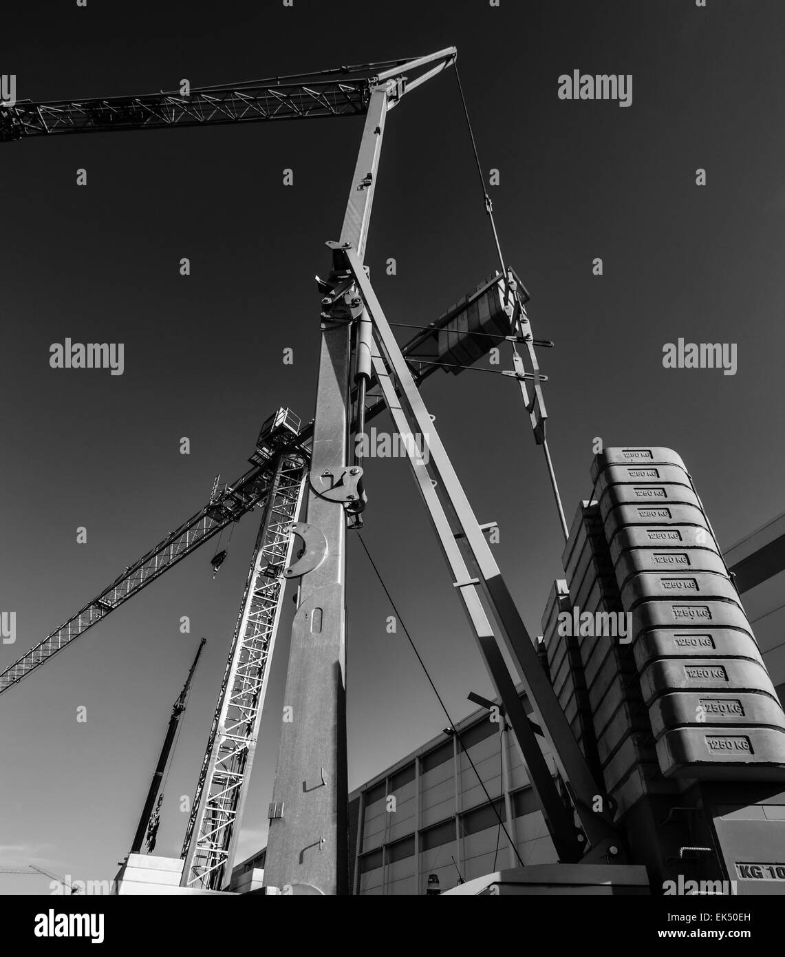 Tall lifting cranes Black and White Stock Photos & Images - Alamy