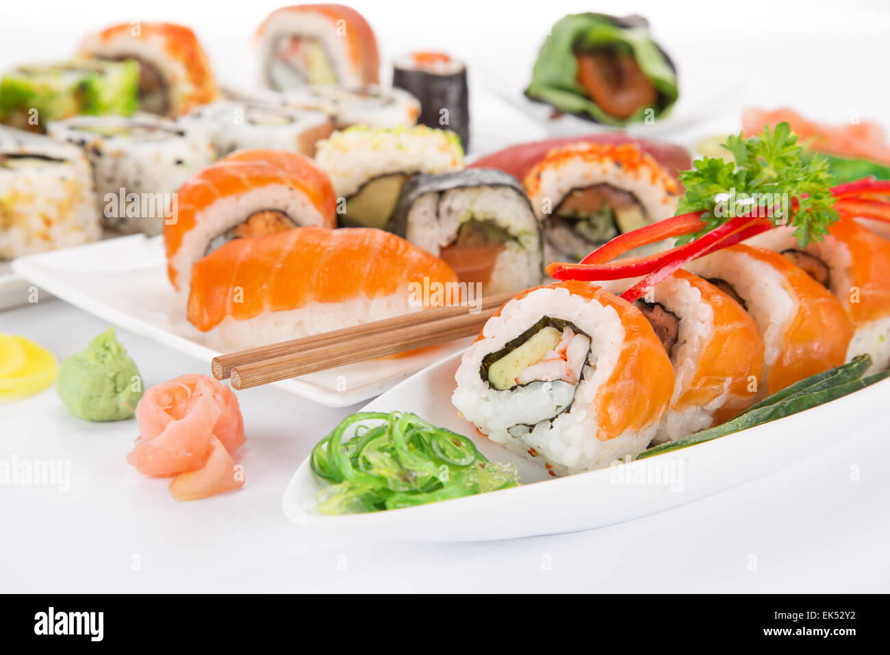 https://c8.alamy.com/comp/EK52Y2/japanese-seafood-sushi-set-close-up-EK52Y2.jpg