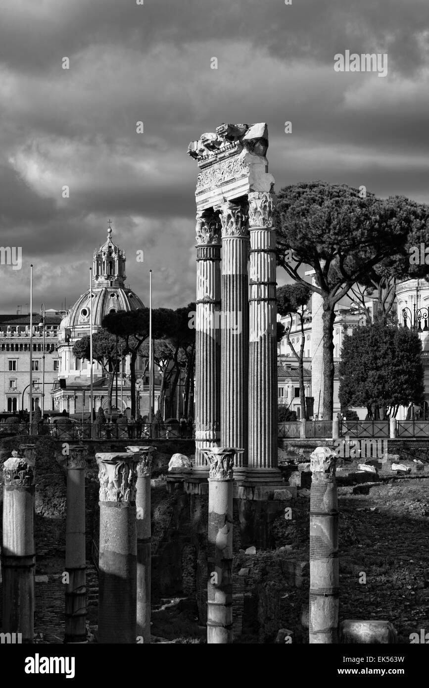 The foro romano ruins Black and White Stock Photos & Images - Alamy