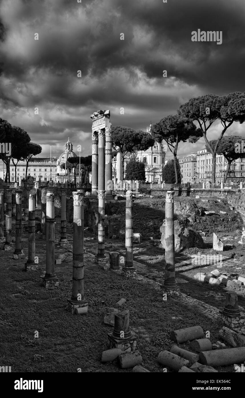 The foro romano ruins Black and White Stock Photos & Images - Alamy
