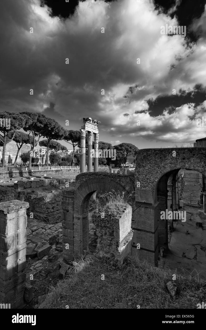 The foro romano ruins Black and White Stock Photos & Images - Alamy