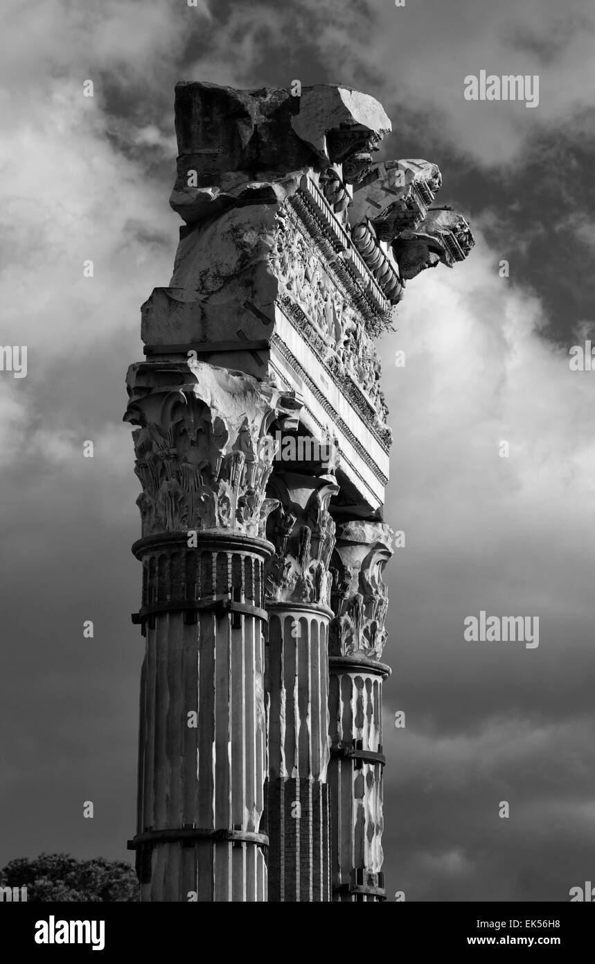 Stone columns remains Black and White Stock Photos & Images - Alamy