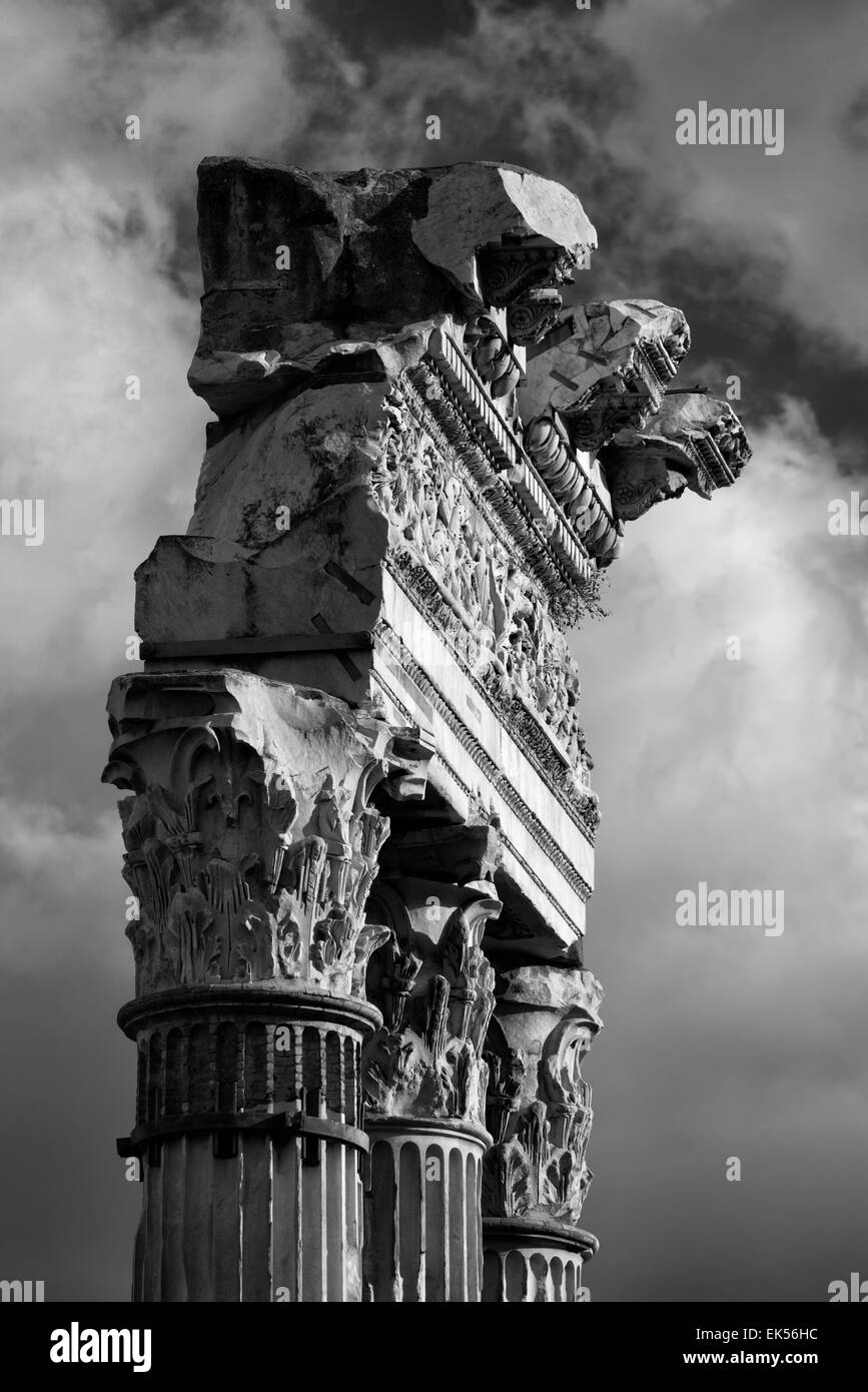 Roman columns blue sky Black and White Stock Photos & Images - Alamy