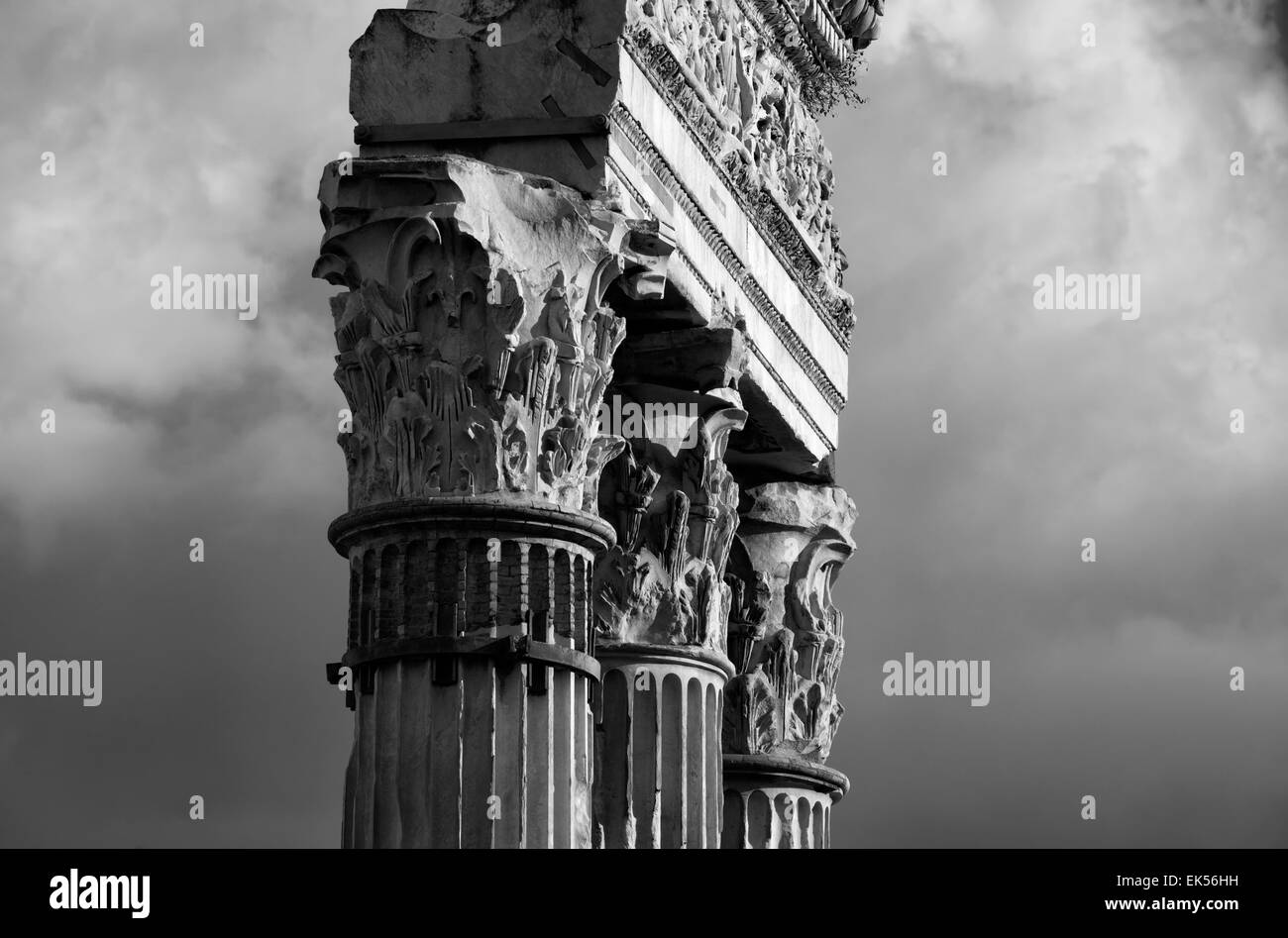 Roman columns blue sky Black and White Stock Photos & Images - Alamy