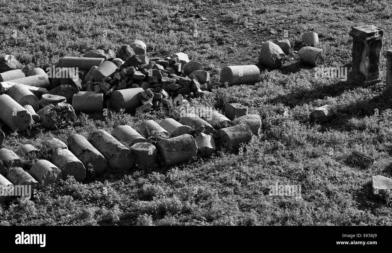 Roman columns remains Black and White Stock Photos & Images - Alamy