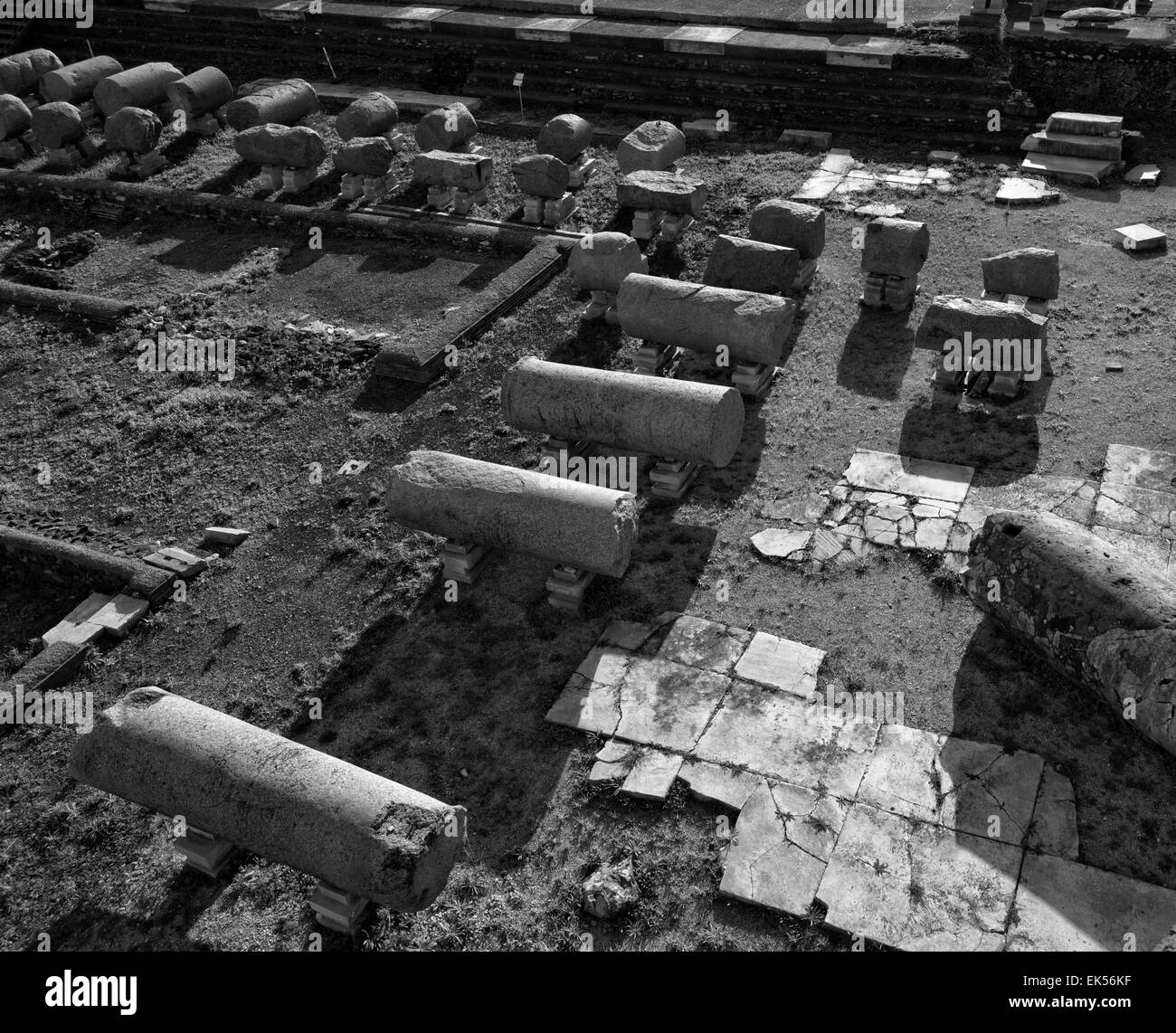 Stone columns remains Black and White Stock Photos & Images - Alamy