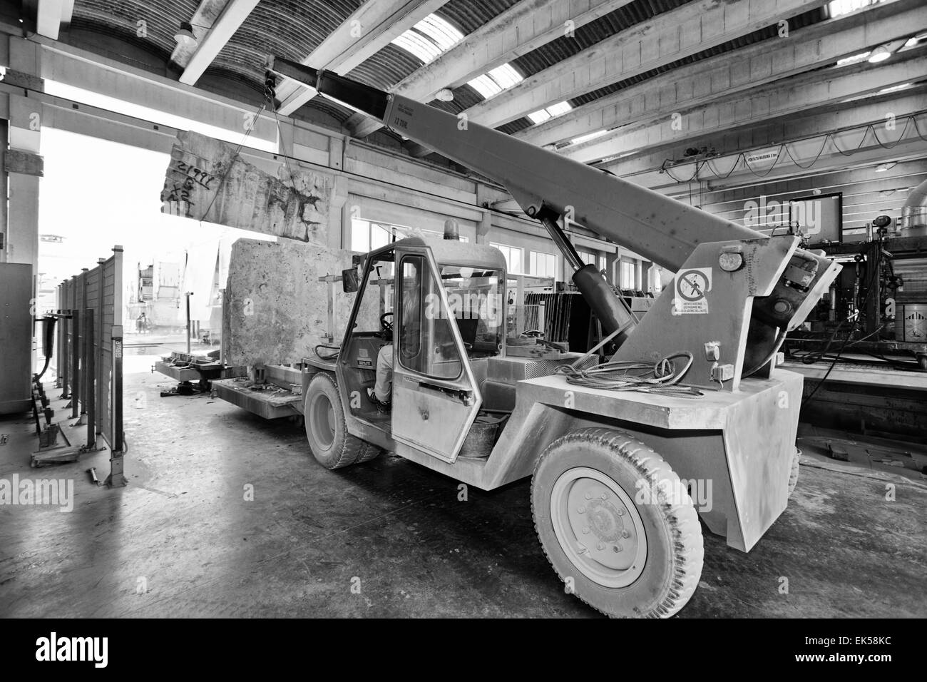 Italy, marble cutting factory industrial Stock Photo Alamy