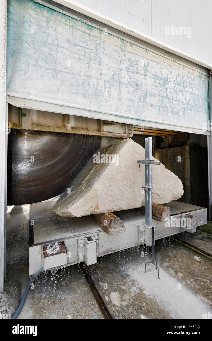 Italy, marble cutting factory industrial Stock Photo Alamy