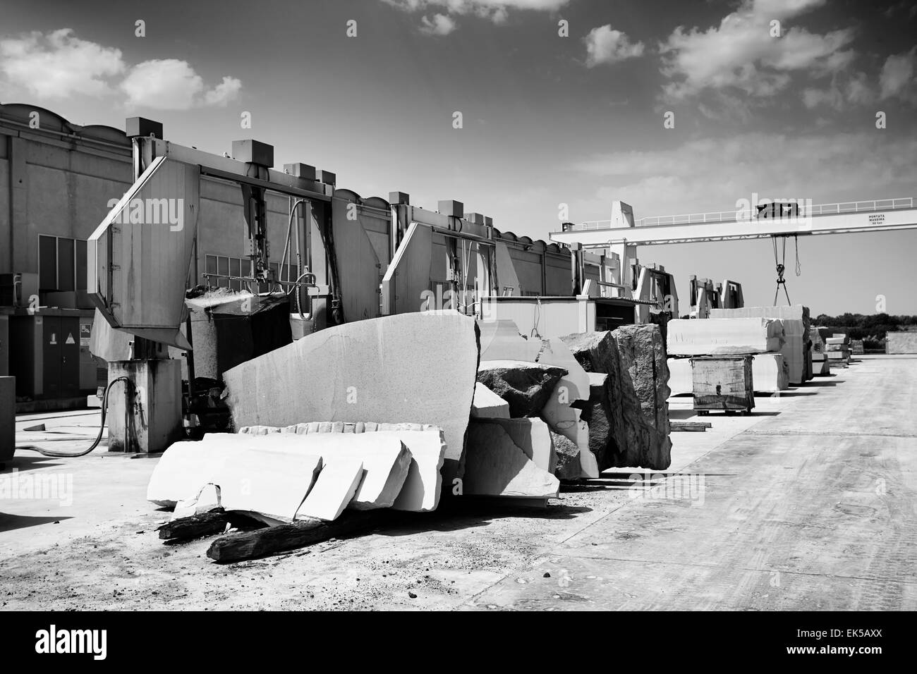 Italy, marble cutting factory industrial Stock Photo Alamy