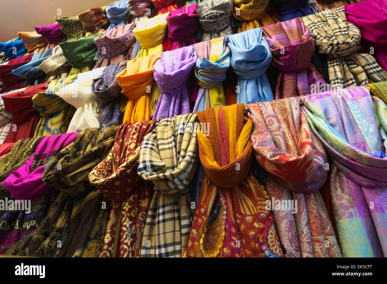 Silk scarves grand bazaar istanbul hi-res stock photography and images -  Alamy