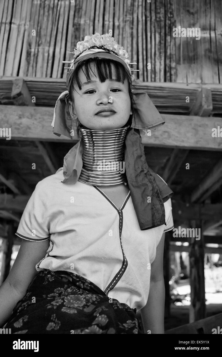 Thailand, Chiang Mai, Karen Long Neck hill tribe village (Kayan Lahwi ...