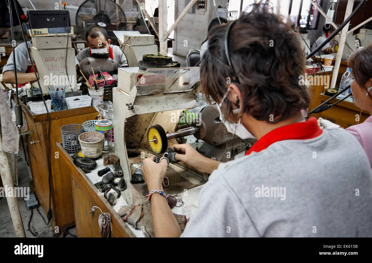 Thailand, Bangkok, Thai people working in a jewelry factory Stock Photo -  Alamy