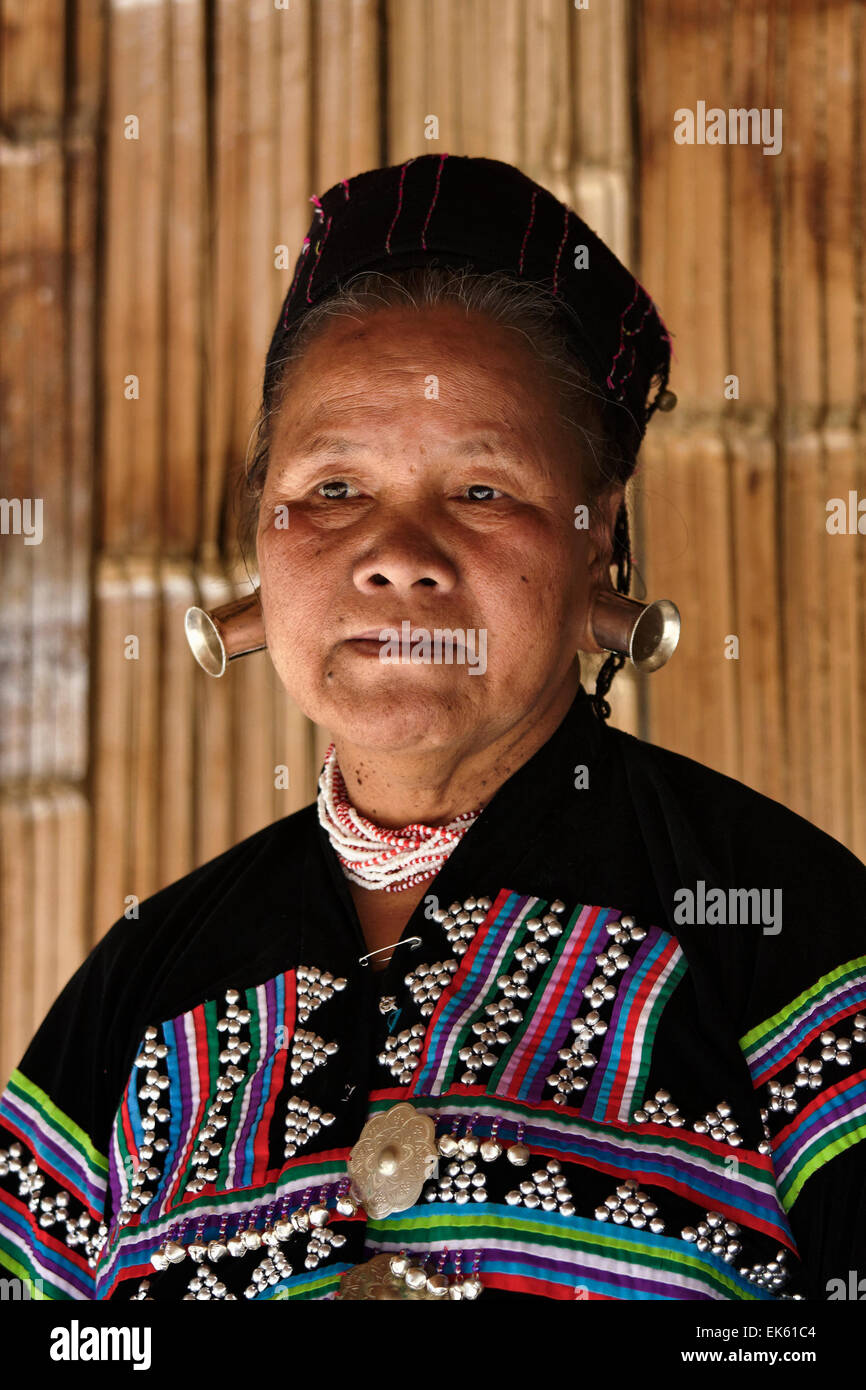 Thailand, Chiang Mai, Karen Long Neck hill tribe village (Kayan Lahwi ...