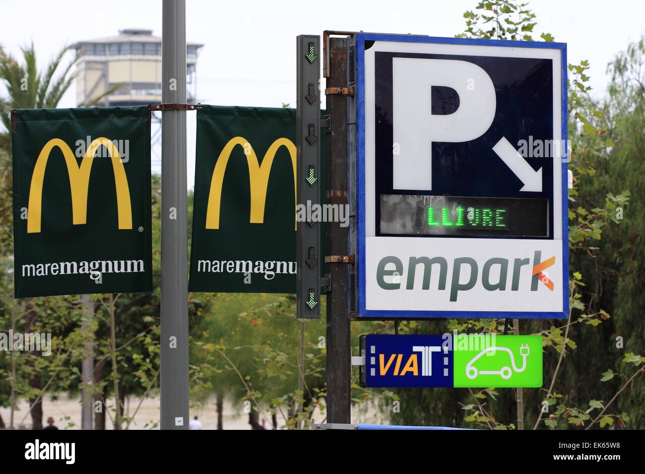 Empark parking sign and Maremagnum signs in Barcelona, Catalunya, Spain,  August 2014 Stock Photo - Alamy