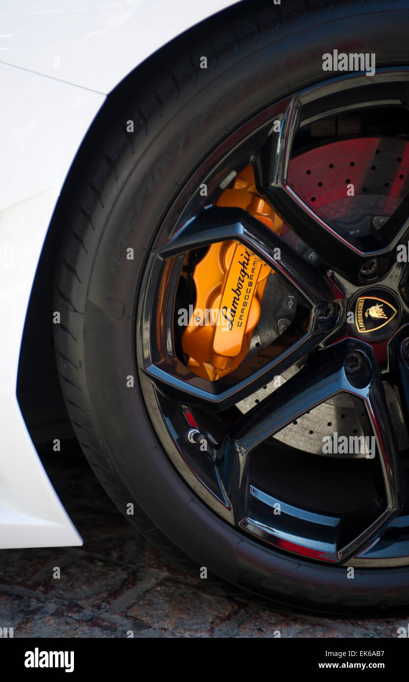 Wheels of lamborghini hi-res stock photography and images - Alamy