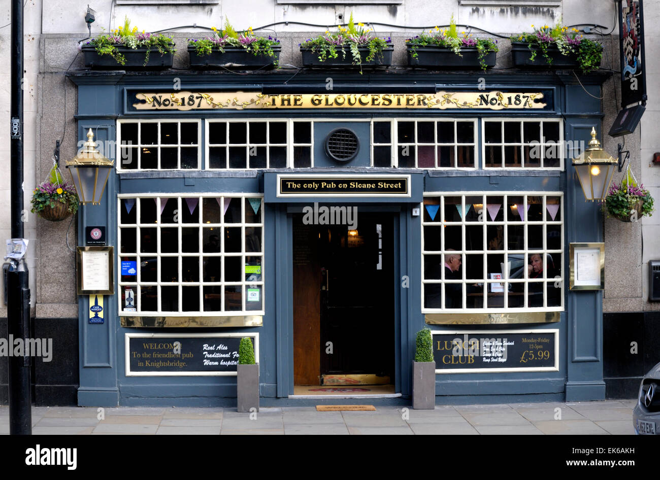 London, England, UK. The Gloucester Pub at 187 Sloane Street, Knightsbridge. 'The only pub on Sloane Street' Stock Photo