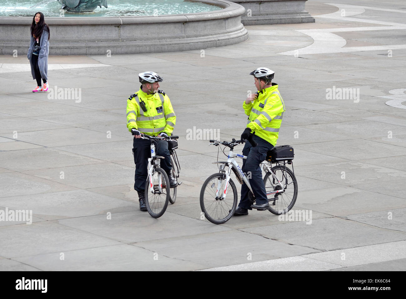 London, England, UK. Metropolitan police officers on bicycles in Trafalgar Square Stock Photo