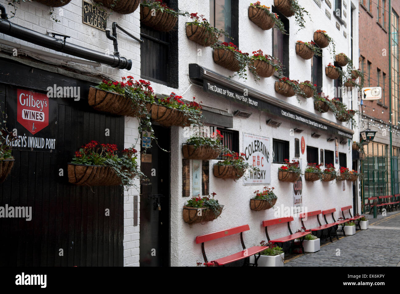 Pubs belfast hires stock photography and images Alamy