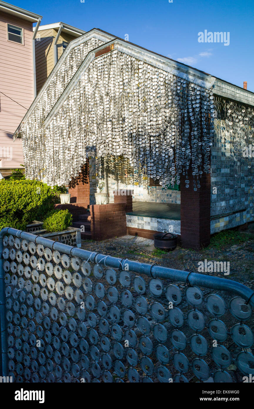 The Beer Can House, a Houston, Texas, landmark, covered & decorated with over 50,000 aluminum beer cans by John Milkovisch Stock Photo