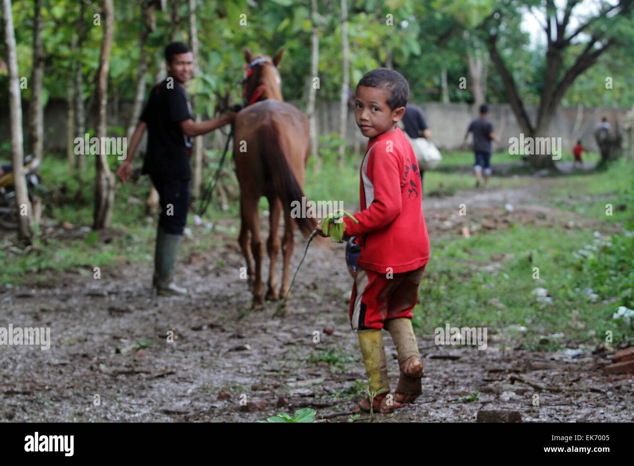 West Nusa Tenggara, Indonesia. 7th Apr, 2015. People attend the Mount Tambora Festival in Dompu, West Nusa Tenggara, Indonesia, April 7, 2015. Children horse race is a part of the Mount Tambora Festival marking the 200th year of its eruption, which is held from April 5 to April 11. The 1815 explosion of Mount Tambora buried the inhabitants of Sumbawa Island under searing ash, gas and rock, killing an estimated 88,000 people. Credit:  Dwi Aqilasya/Xinhua/Alamy Live News Stock Photo