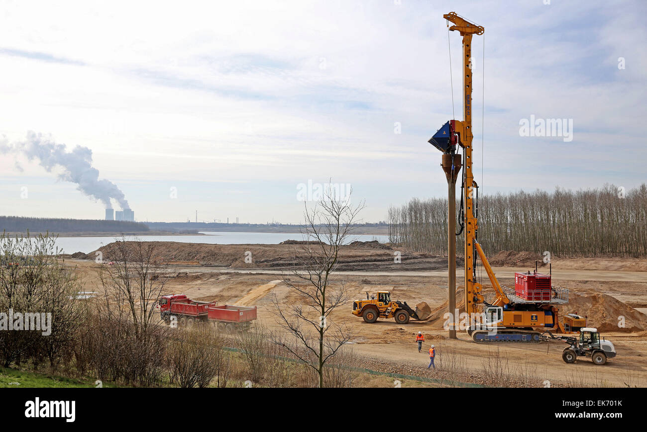 Leipzig, Germany. 07th Apr, 2015. A vibrating device works at the construction site of the future Harth canal between Lakes Conspudener and Zwenkauer near Leipzig, Germany, 07 April 2015. Mining site redevelopers LMBV use vibro compaction to densify the ground for the future canal. Overall, five vibrating devices on a total area of 70.000 square meters should bring about 14,000 so-called vibrated stone columns to a maximum depth of 25 meters. The work takes place at all hours and will continue until November 2015. Both of the lakes are 700m apart. Photo: Jan Woitas/dpa/Alamy Live News Stock Photo