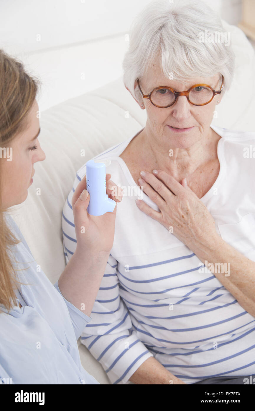 Asthma treatment senior Stock Photo Alamy